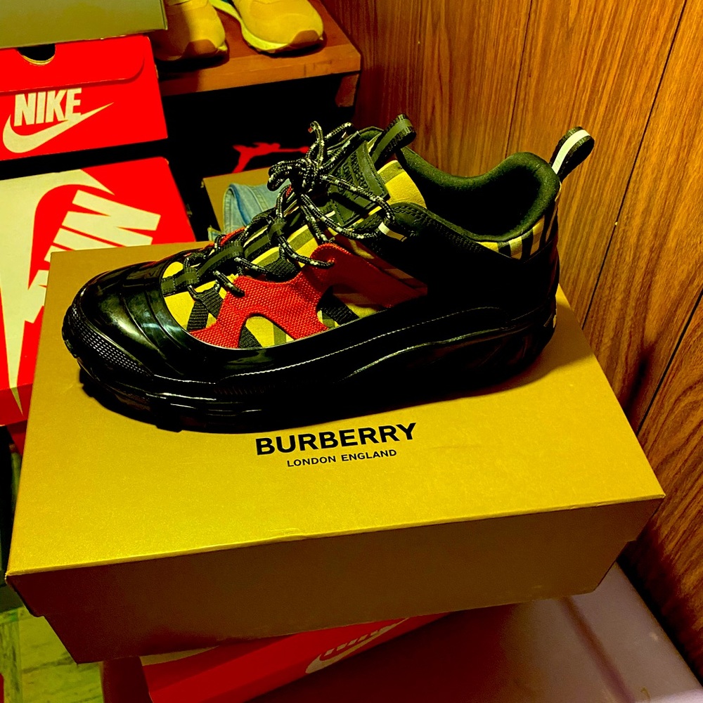 Mens Burberry sneakers s/10